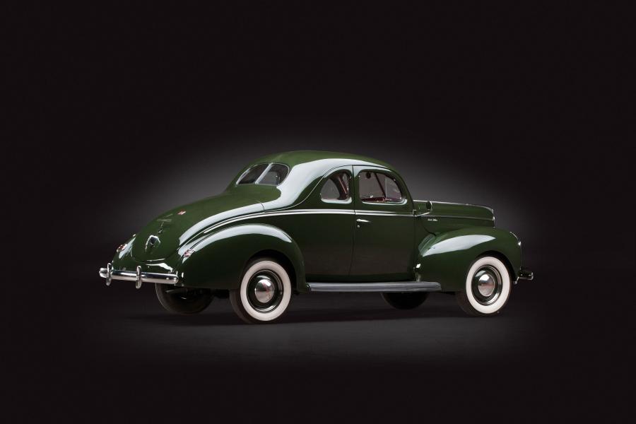  Ford V8 Deluxe 5-Window Coupe 1940 года  (фото 2 из 20)